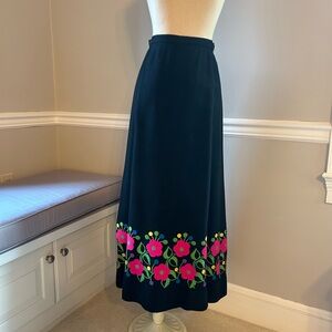 AMAZING VINTAGE FLORAL APPLIQUÉ MAXI Skirt
